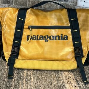 The Patagonia Black Hole Messenger highly weather-resistant shoulder bag.